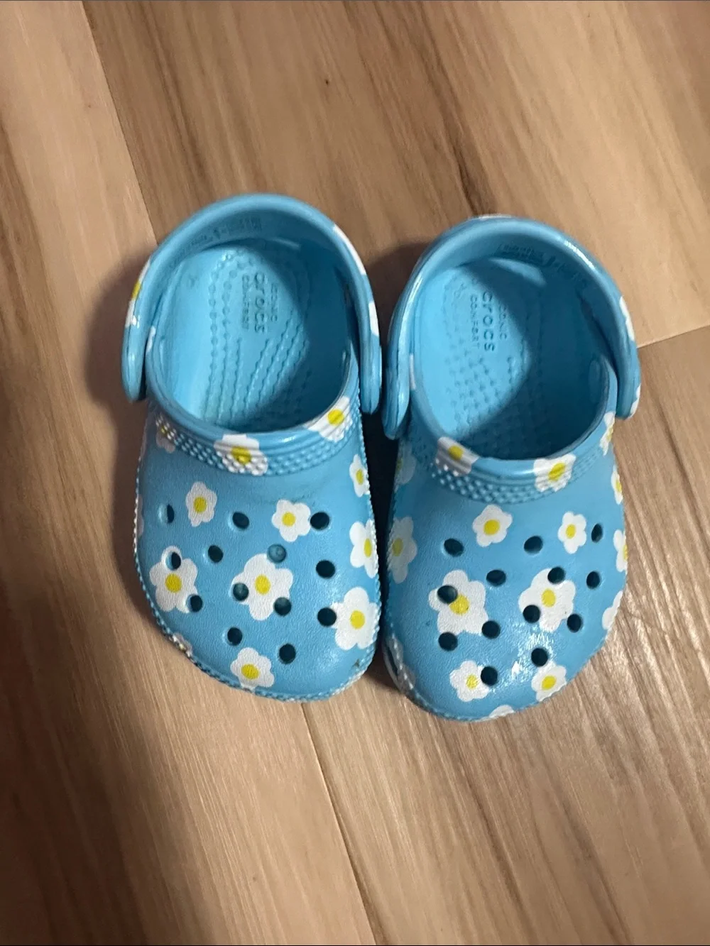 CROCS Kids Floral Clog in Bright Blue with White & Yellow Flowers